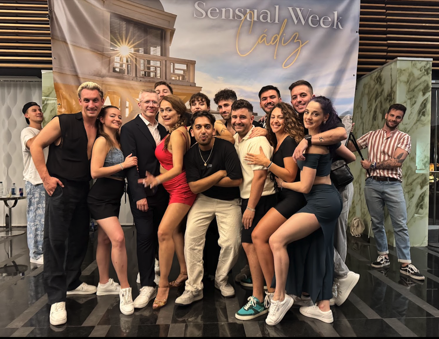 Group photo from the 2025 Cádiz Baila edition in front of the event banner